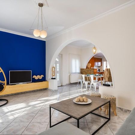 Modern 2 Bed Apartment In Downtown Of Fira Exterior foto