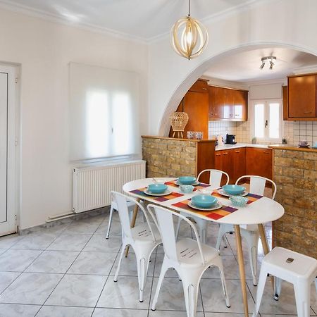 Modern 2 Bed Apartment In Downtown Of Fira Exterior foto