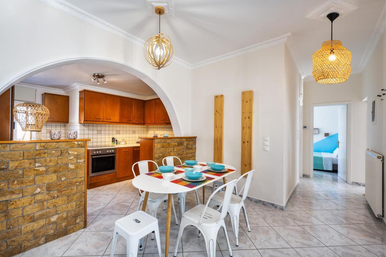 Modern 2 Bed Apartment In Downtown Of Fira Exterior foto