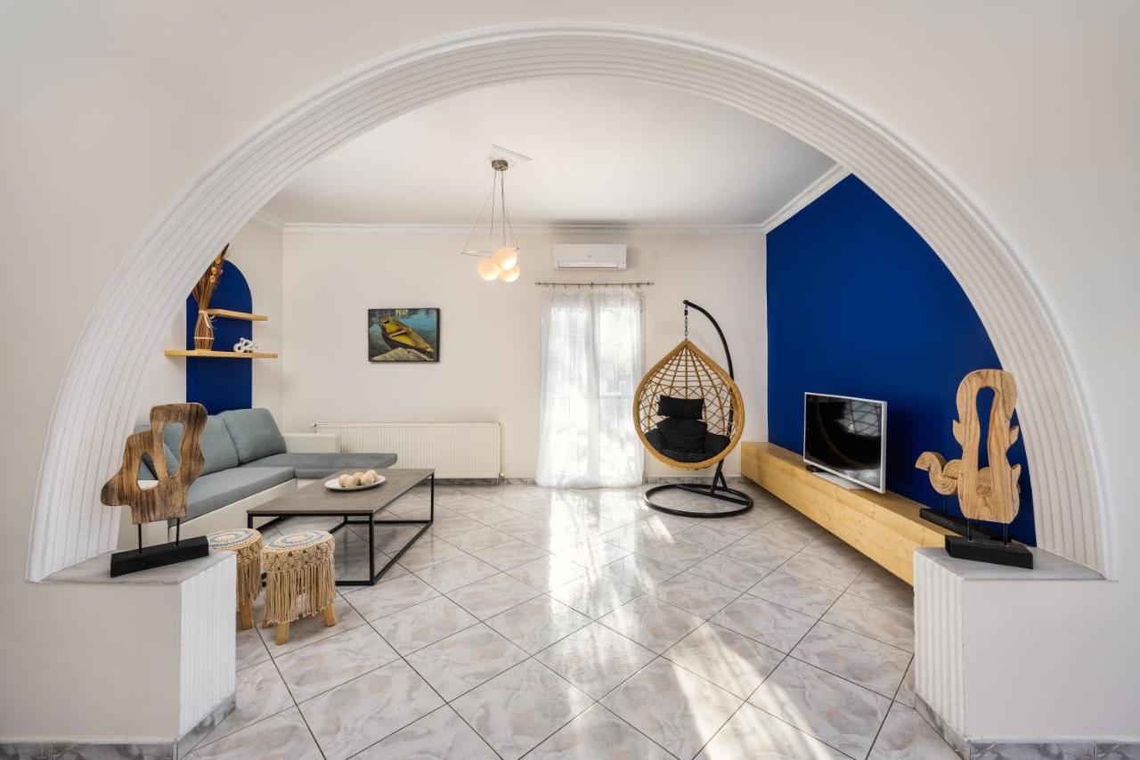 Modern 2 Bed Apartment In Downtown Of Fira Exterior foto